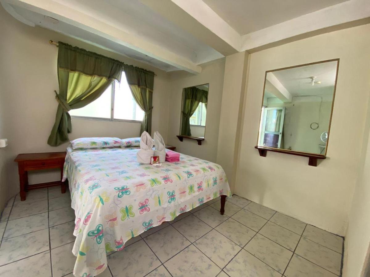 Historico Hostal Elizabeth Puerto Ayora  Exteriér fotografie