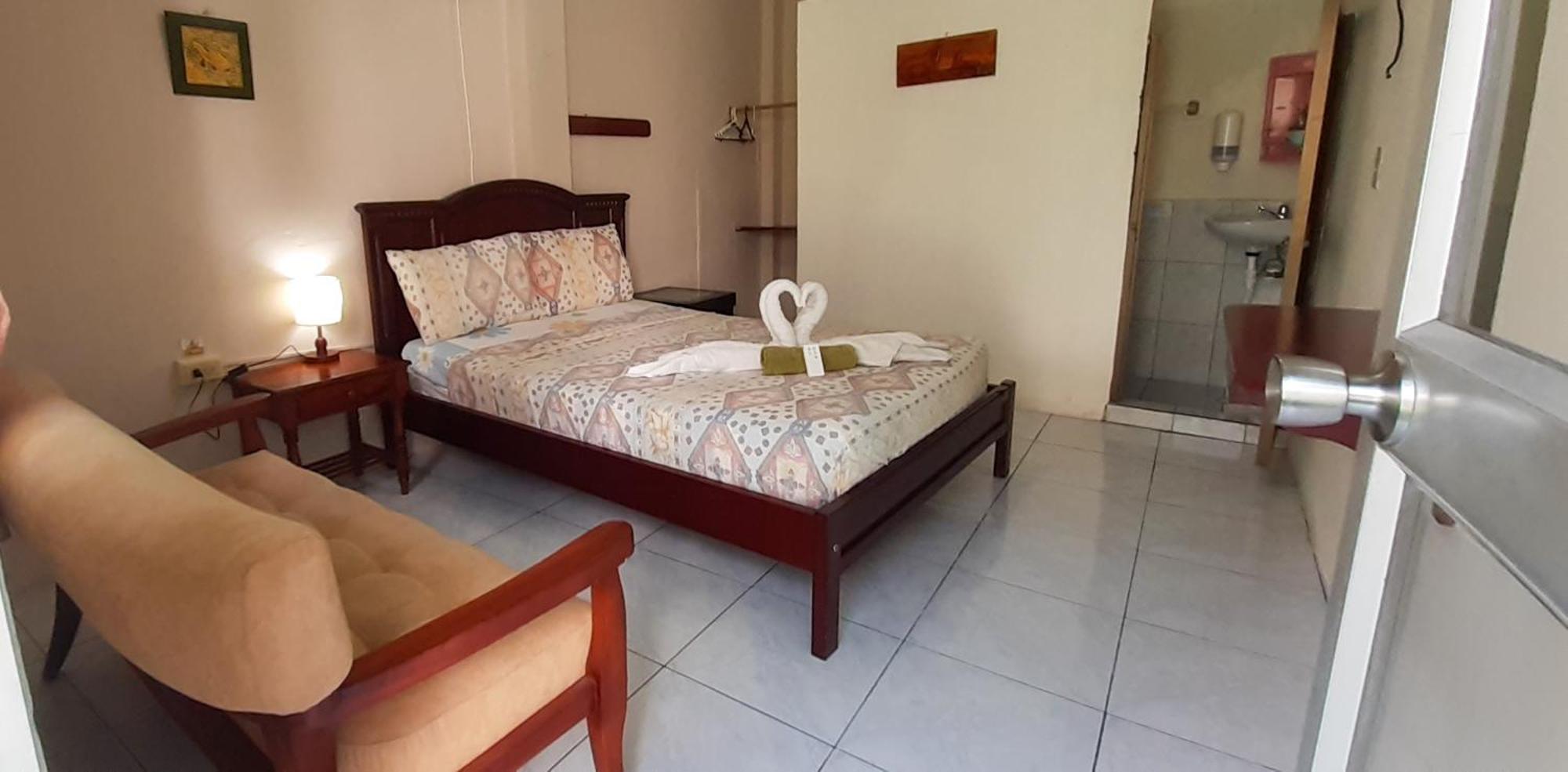 Historico Hostal Elizabeth Puerto Ayora  Exteriér fotografie